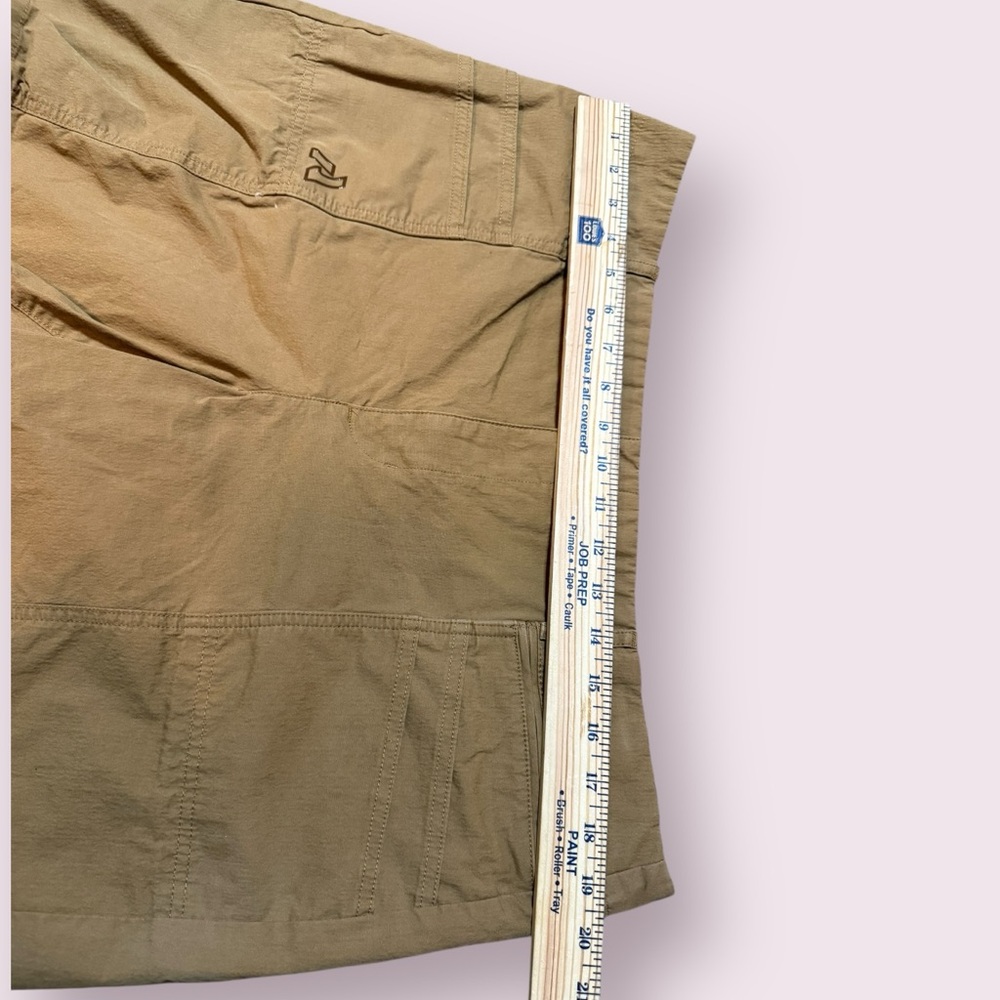Eddie Bauer women’s size 16 yellow ocher color multi pocket shorts. - Picture 4 of 6